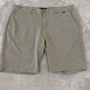 TravisMathew Shorts Mens 42‎ Heather Beige Golf Performance Stretch Comfort